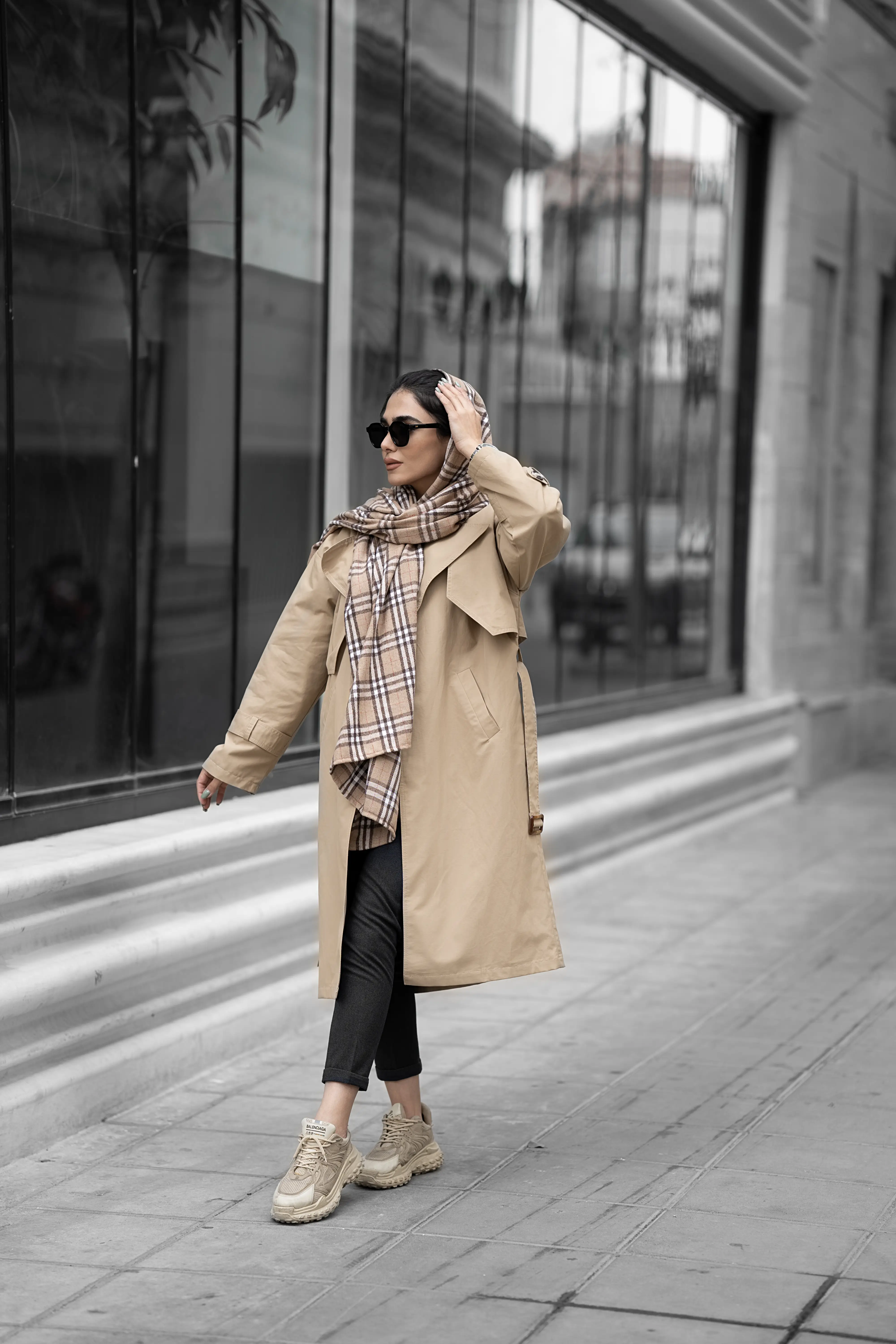 ترنچ کت زنانه نیلای رنگ کرم با پارچه بارونی کتان زارا ضدآب