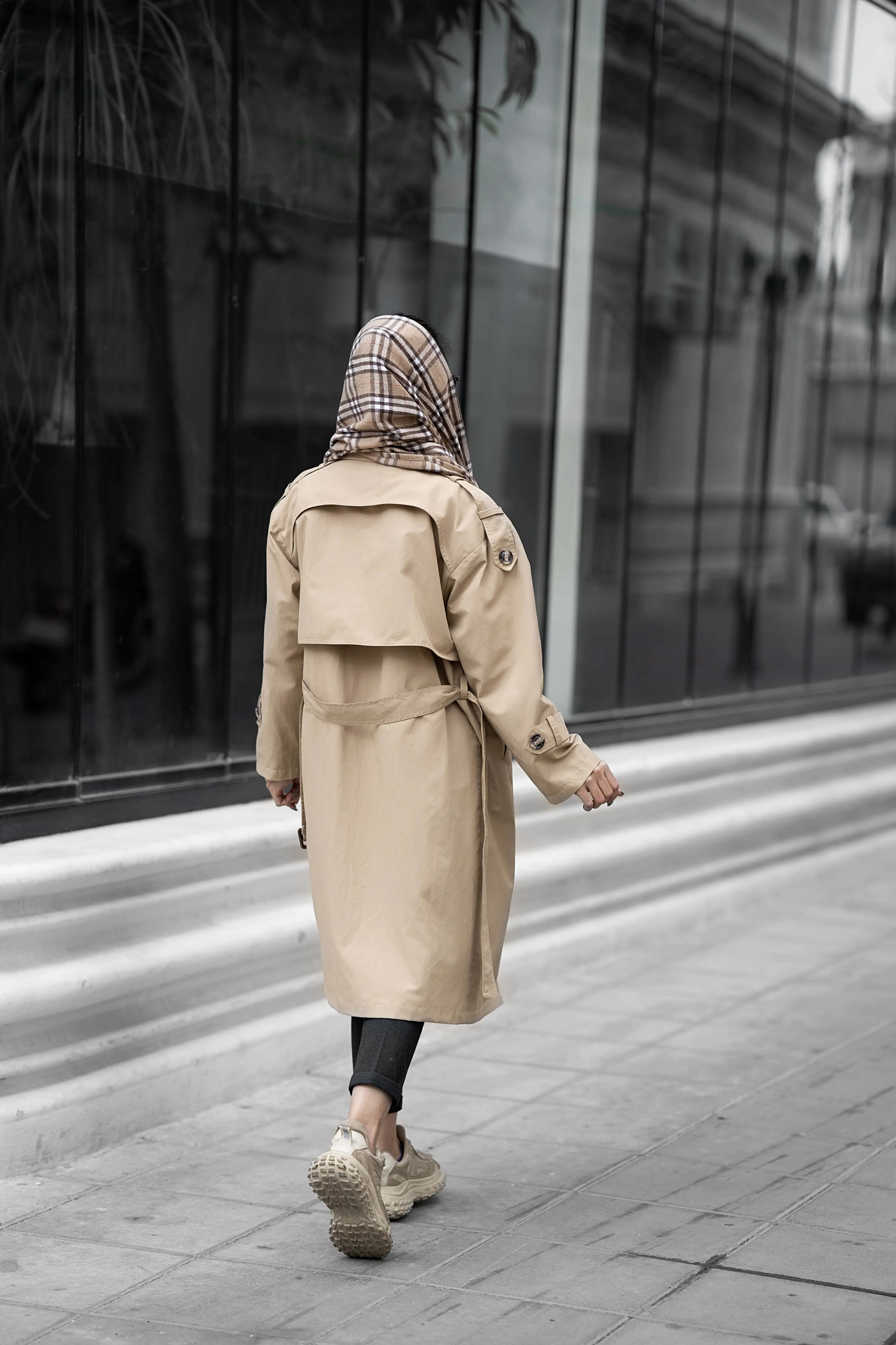 ترنچ کت زنانه نیلای رنگ کرم با پارچه بارونی کتان زارا ضدآب